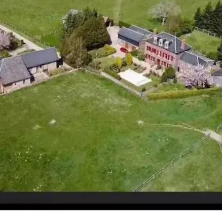 Deux Et Salle Des Fetes Dans Haras *