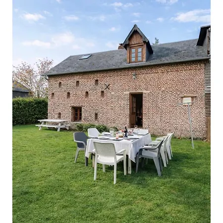 Deux Et Salle Des Fêtes Dans Haras * Ouilly-le-Vicomte