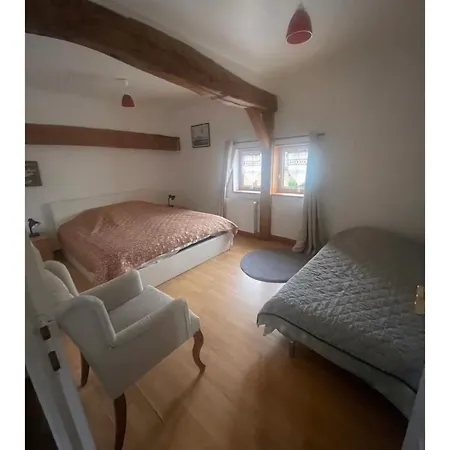 Hébergement de vacances Deux Et Salle Des Fêtes Dans Haras *