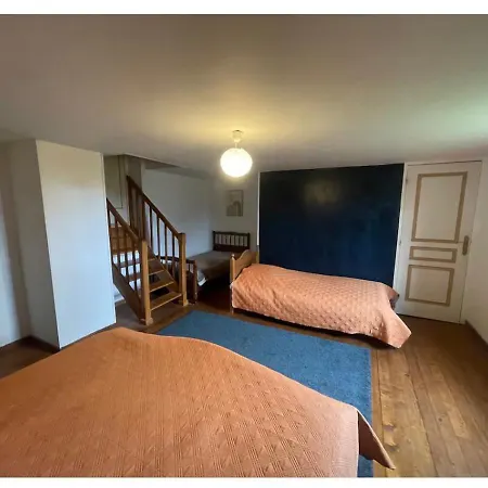 Deux Et Salle Des Fetes Dans Haras *
